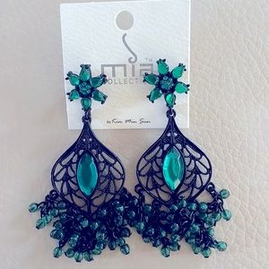 *NWT* Green Statement Chandelier Earrings Decorative Set